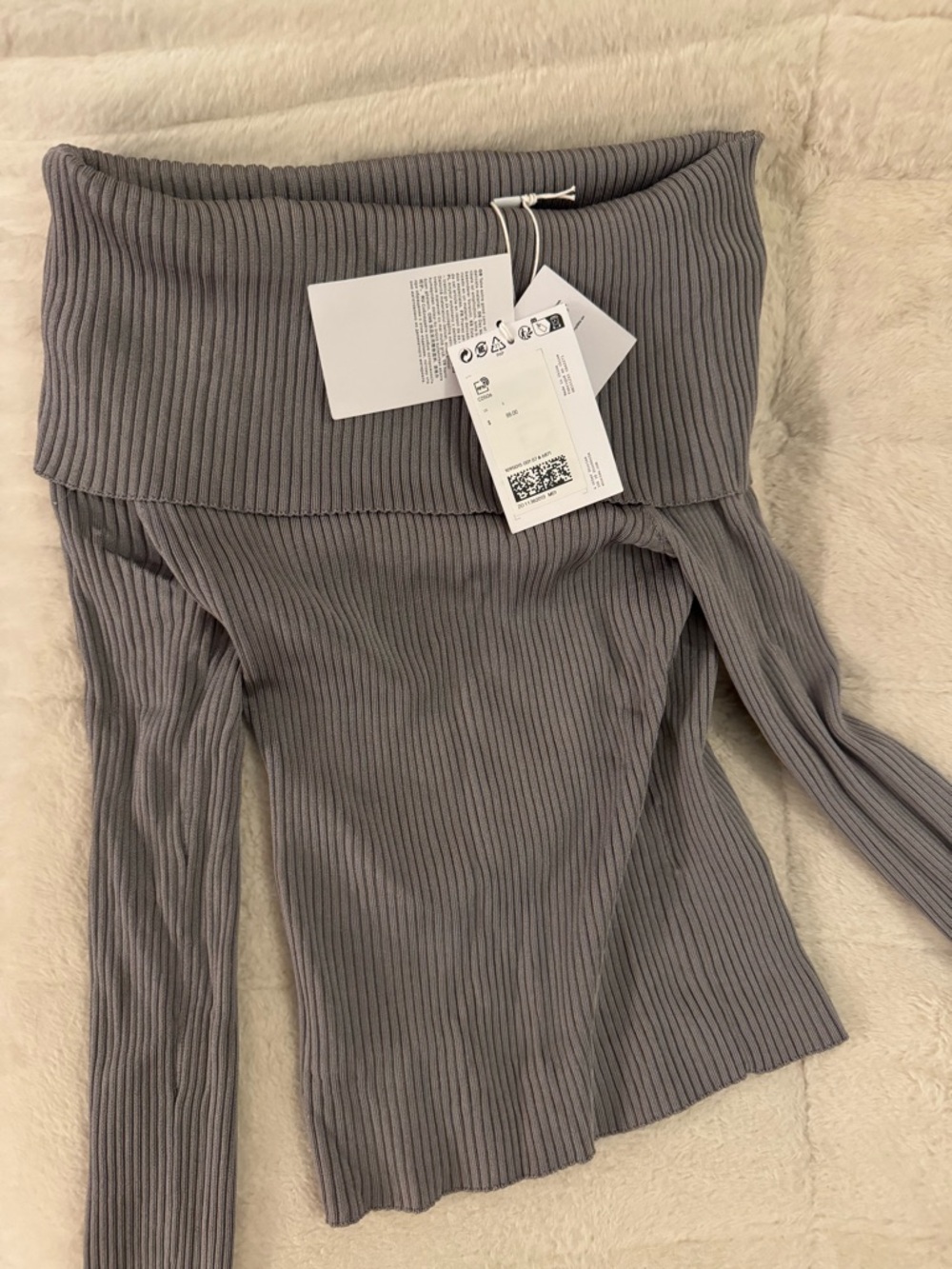 & Other Stories Ribbed Off-the-Shoulder Sweater in Gray